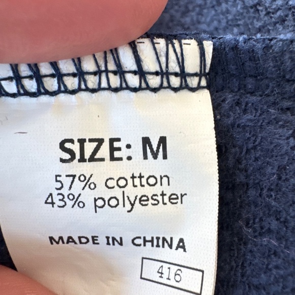 Navy Blue sweatshirt w/snap button neck and hood. Size M - Picture 4 of 4